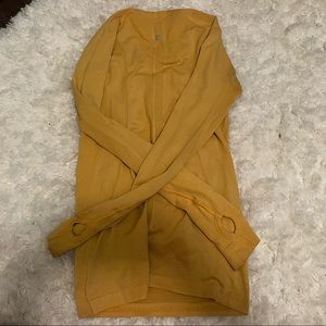 Lululemon long sleeve💛